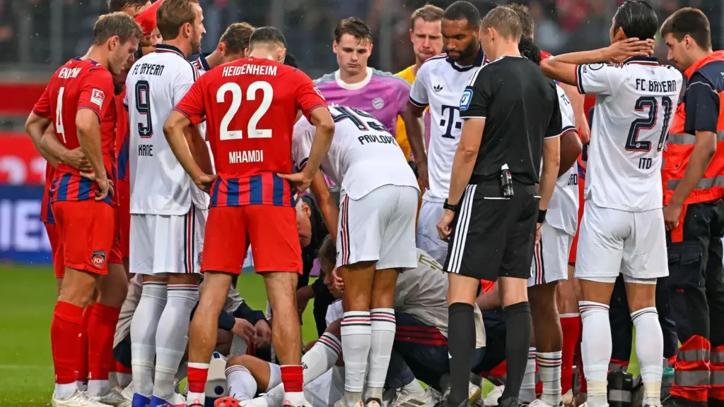 Jamal Musiala brach nach nur vier Minuten zusammen - BILD