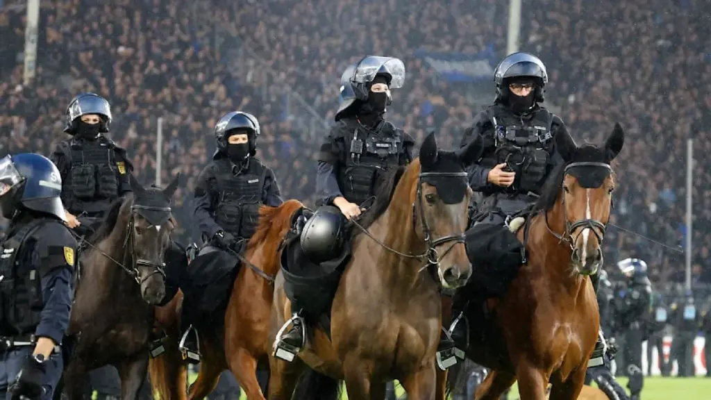 Fan-Eklat im DFB-Pokal zwischen Kaiserslautern und Mannheim